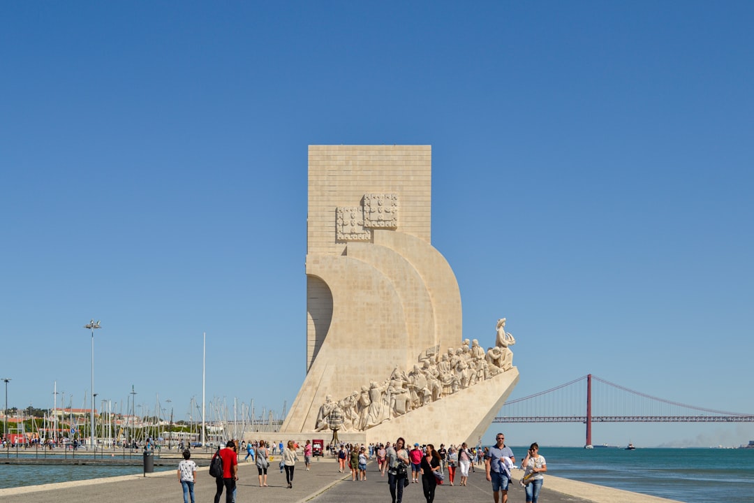 Monument au Travailleur : symbole de dévouement et d'art au Portugal - Funchal | Secret World Trip Planner