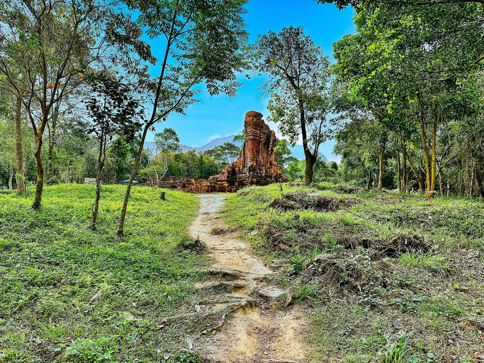 Group H: A Journey Through Vietnam's History - Thu Bồn | Secret World Trip Planner