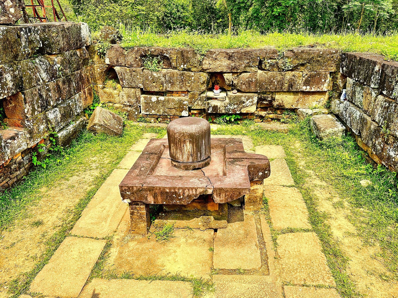 Group H: A Journey Through Vietnam's History - Thu Bồn | Secret World Trip Planner