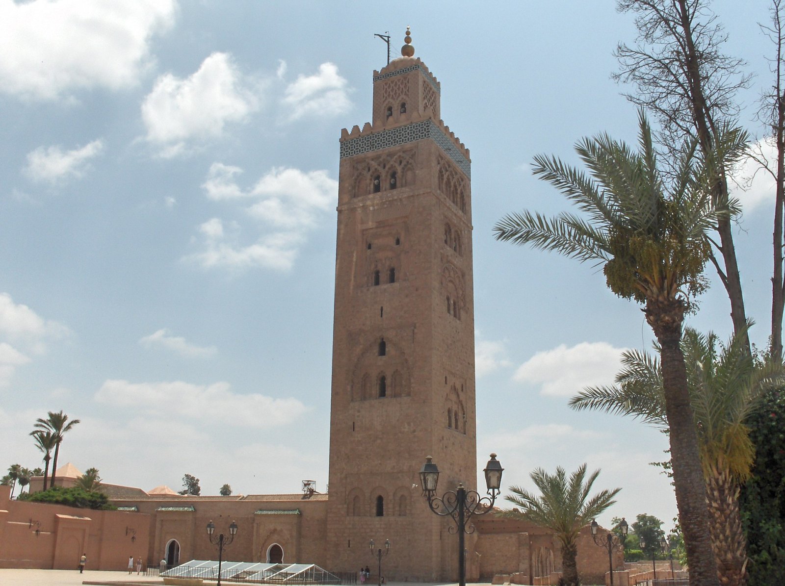 Die Moschee in Marokko entdecken: Eine Reise in die islamische Kultur - 5JMM+9R7 | Secret World Trip Planner