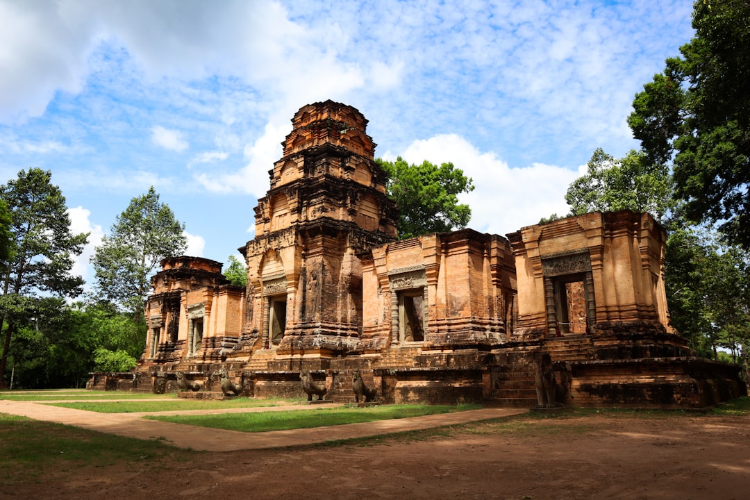 Preah Ko : le plus ancien temple khmer du Roluos - Angkor Archaeological Park | Secret World Trip Planner