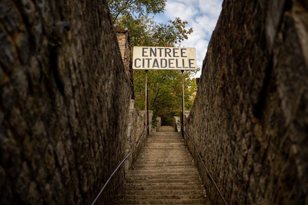 Chemin de la Mâture : le sentier dans la roche - Chem. de la Mâture | Secret World Trip Planner