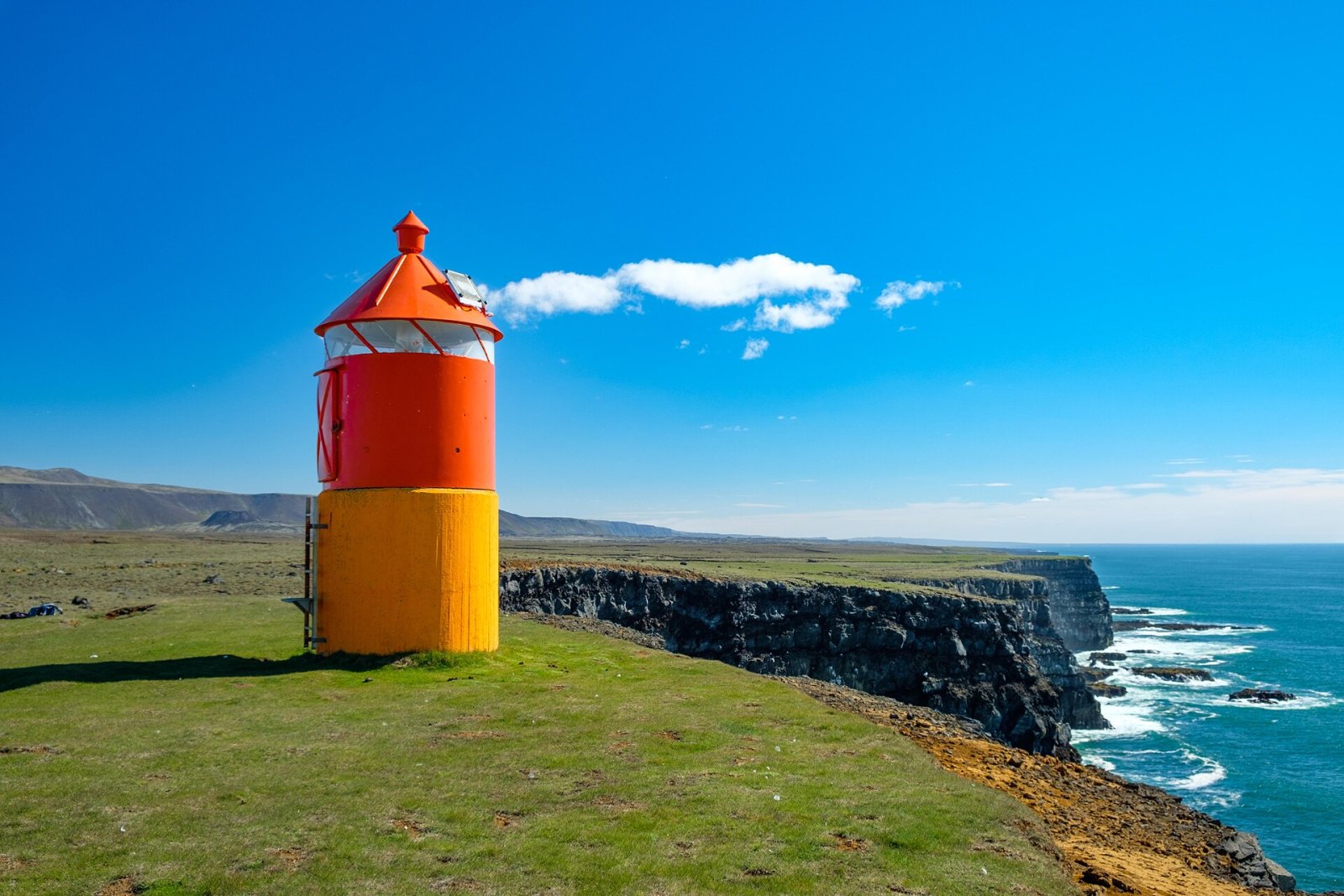 Krísuvíkurberg: Un Paradiso Naturale in Islanda — RWJJ+3CG