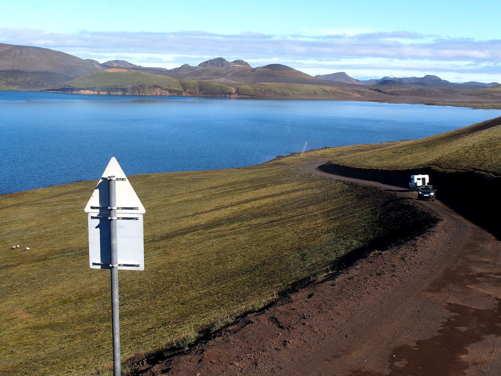 Scoprire Frostastaðavatn: il Lago del Luogo Gelido in Islanda - Fjallabaksleið Nyrðri | Secret World Trip Planner