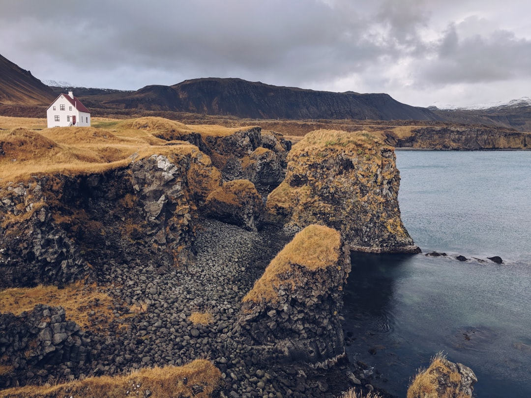 Arnarstapi : un joyau caché d'Islande - Arnarstapi | Secret World Trip Planner