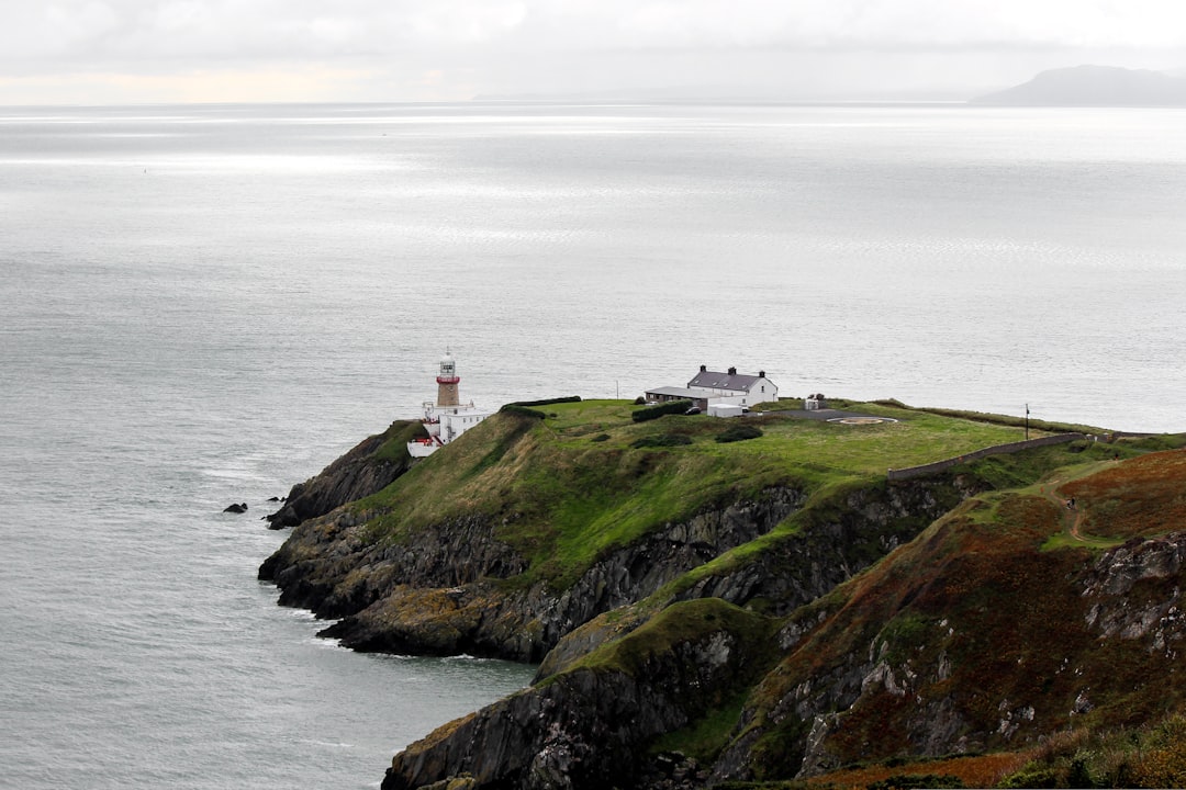 Discover the Inisheer Lighthouse: A Gem of Ireland — Baile An Tsleibhe