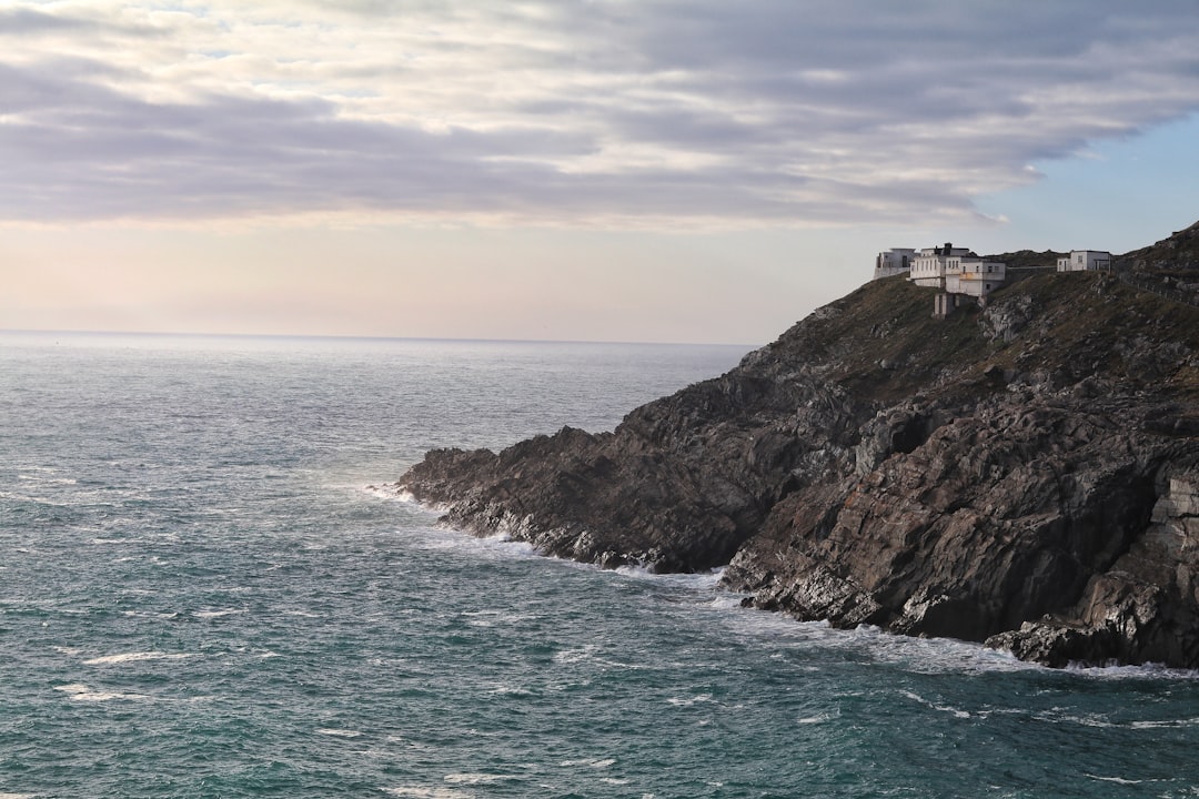 Mizen Head Lighthouse: A Beacon in the Heart of Ireland - Comeenavrick | Secret World Trip Planner
