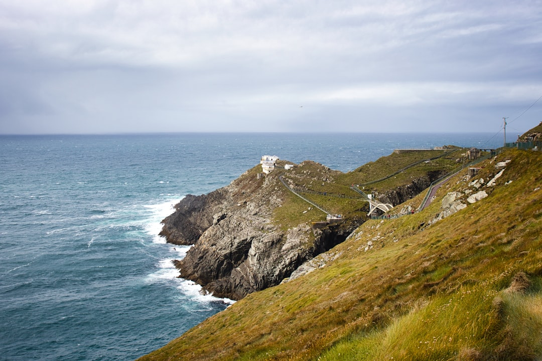 Mizen Head Lighthouse: Un phare au cœur de l'Irlande - Comeenavrick | Secret World Trip Planner
