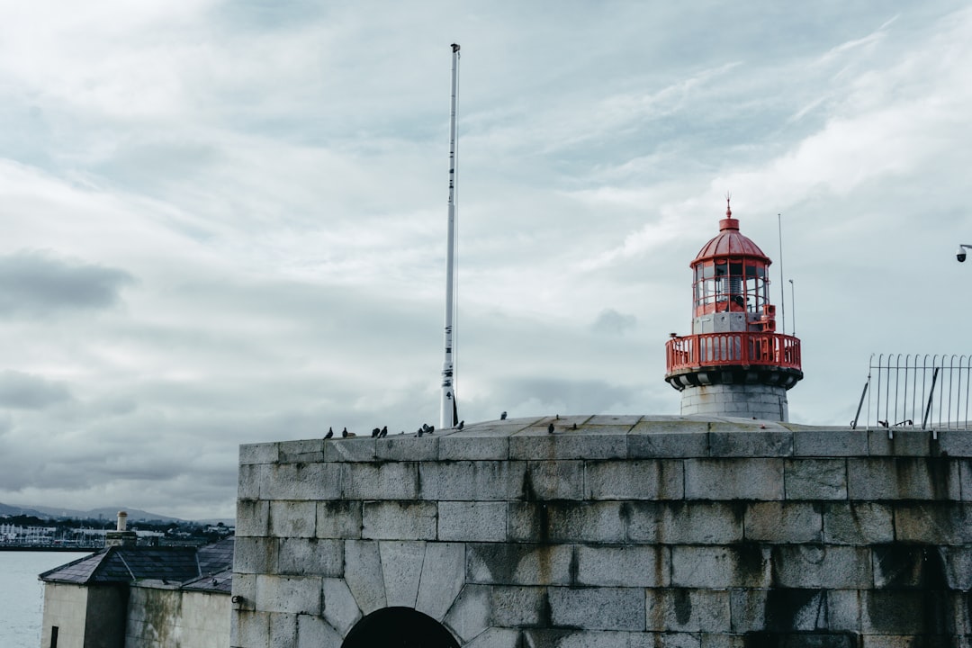 Découvrez le phare de Dun Laoghaire East en Irlande - Glasthule | Secret World Trip Planner