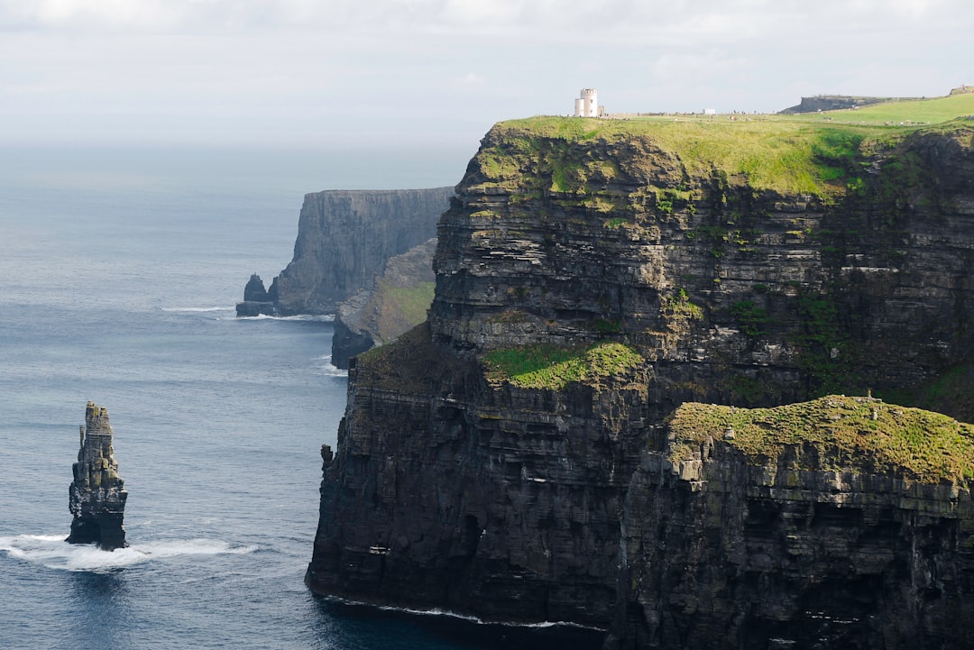 Découvrez Black Head : le phare de Clare en Irlande - Carnsefin | Secret World Trip Planner