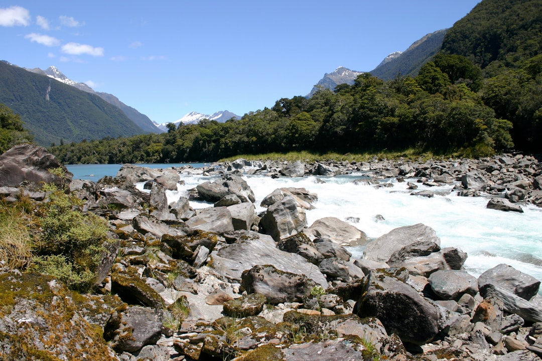 Entdecken Sie die Silica Rapids: ein Juwel Neuseelands - Waimarino | Secret World Trip Planner