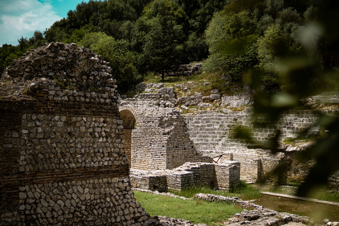 Scoprire la storia di Costantino il Grande in Albania - Berat | Secret World Trip Planner
