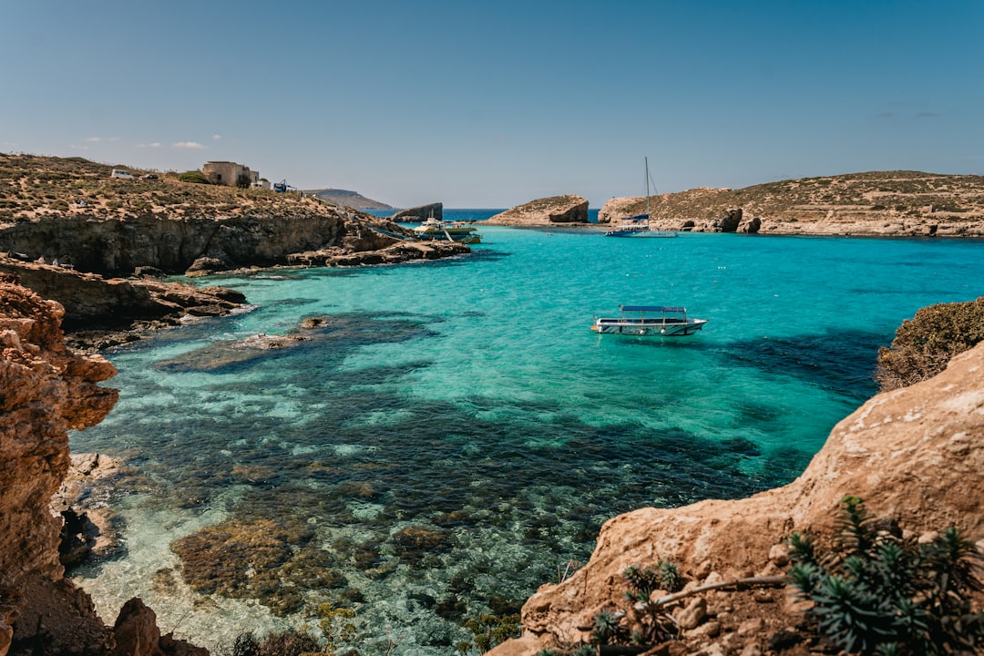Comino : l'île sans voiture de la Lagune Bleue - Comino | Secret World Trip Planner