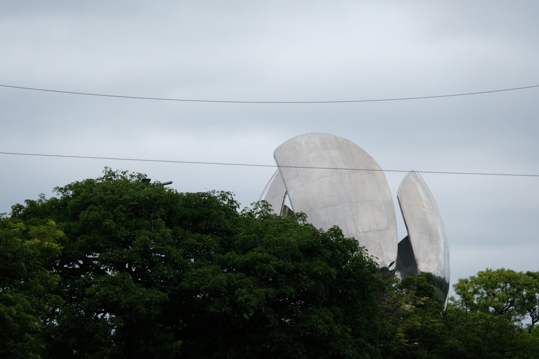 Floralis Genérica : le fleur d'acier de Buenos Aires - Av. Pres. Figueroa Alcorta 2301 | Secret World Trip Planner