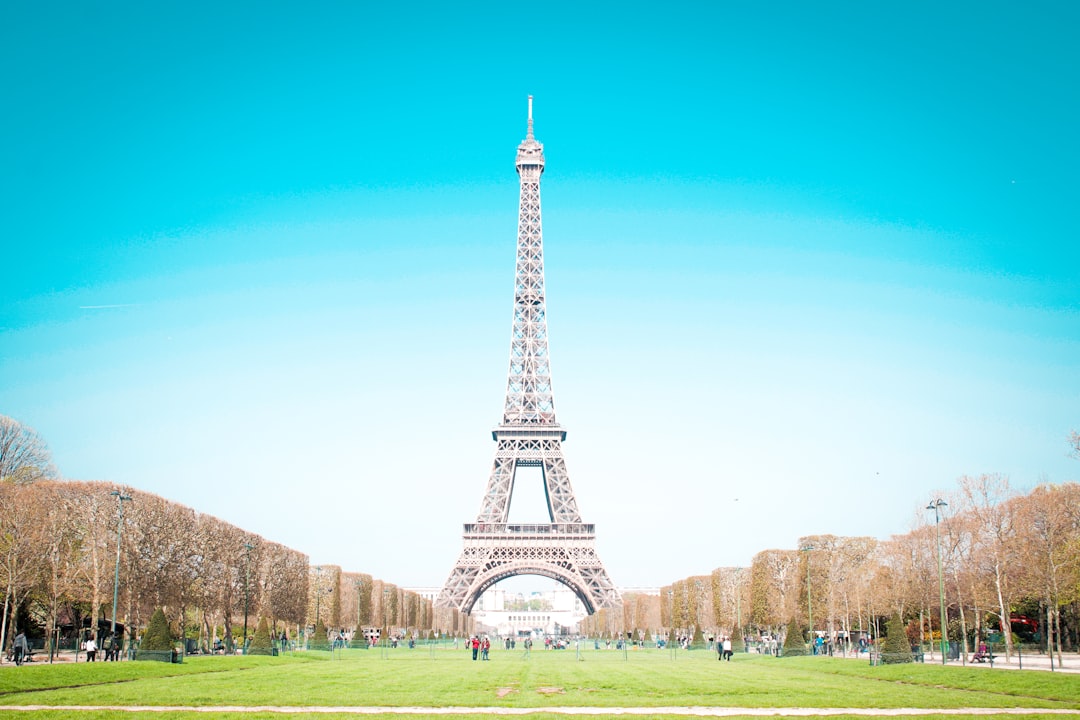 AI Reiseplaner 2026: Plane Paris mit KI - Parigi | Secret World Trip Planner