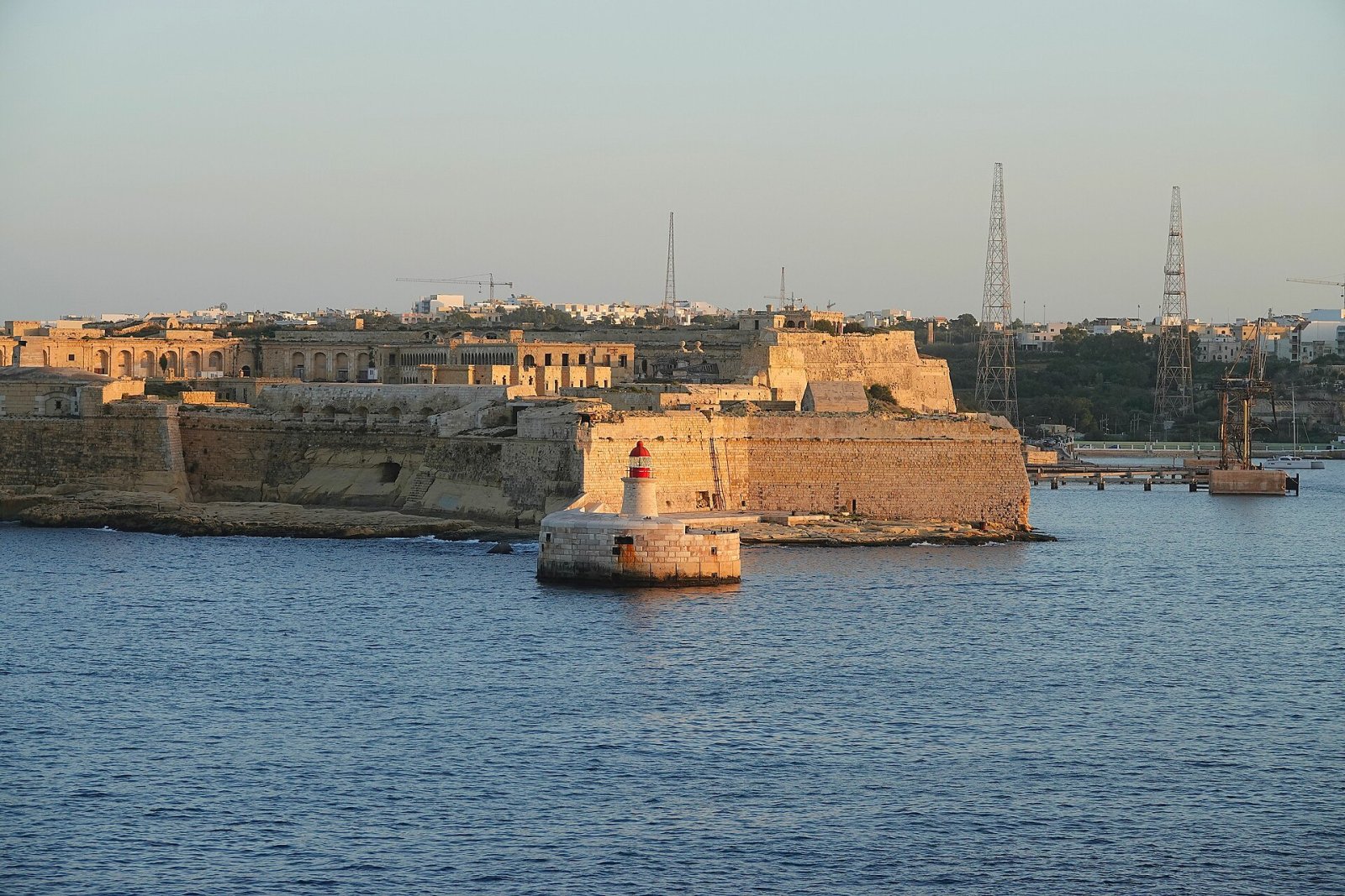 Scopri il Faro di Ricasoli: un gioiello di Malta - VGXF+P5 Kalkara | Secret World Trip Planner