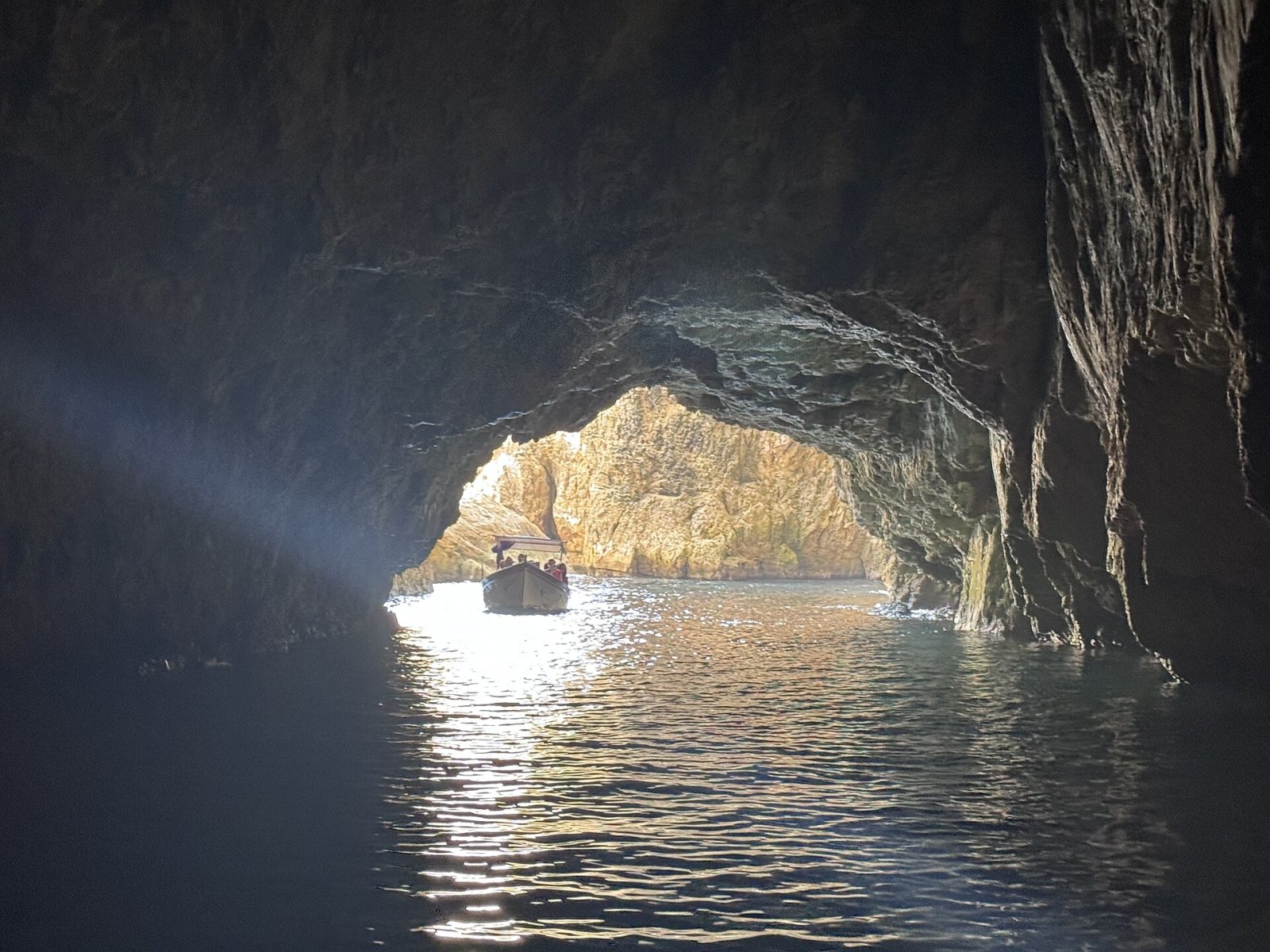 Découvrez Taħt il-Ħnejja : La magie de la Blue Grotto à Malte - Panorama | Secret World Trip Planner