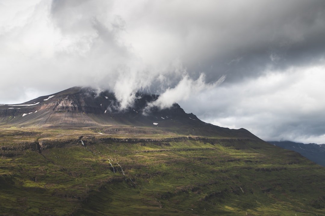 Scopri il Fascino dei Vulcani Scudo in Islanda | Secret World Trip Planner