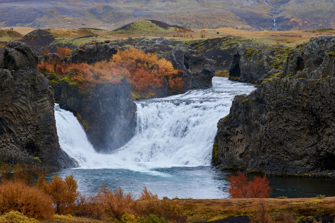 Hjálparfoss: le cascate gemelle nell'anfiteatro di basalto - Hjálparvegur 3361 | Secret World Trip Planner