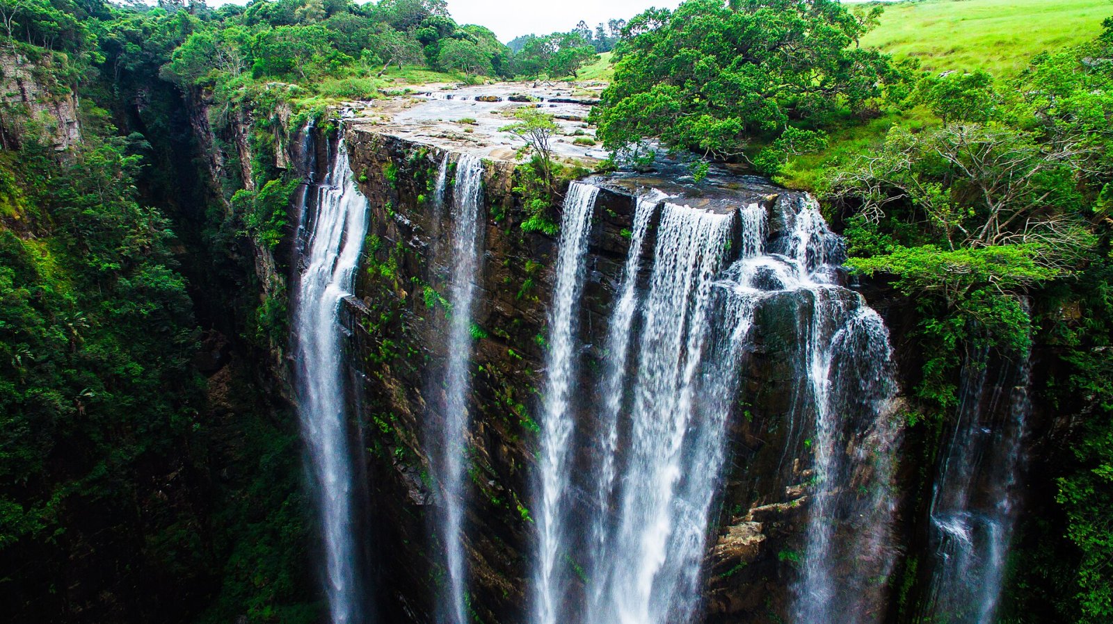 Entdecken Sie die Magwa Falls: ein Juwel Südafrikas - Gwexintaba | Secret World Trip Planner