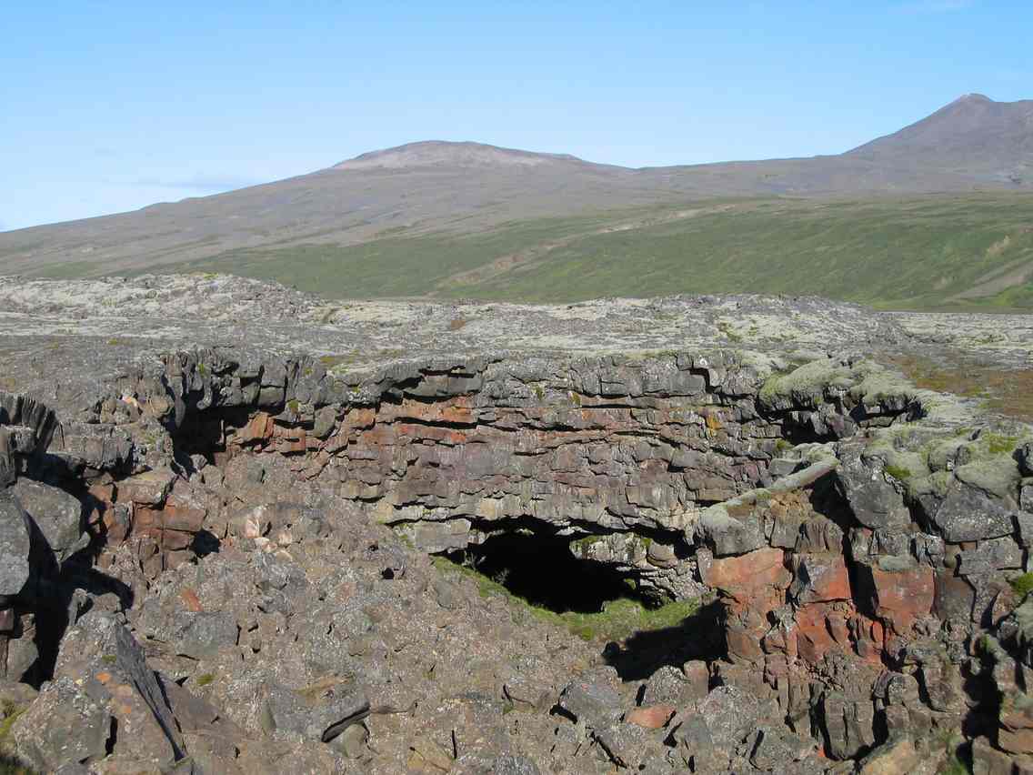 Erkundung von Víðgelmir: Die Majestätische Lavahöhle Islands - Húsafell | Secret World Trip Planner