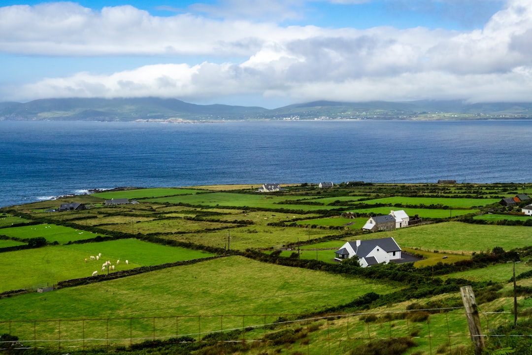 Caher : La Troisième Montagne la Plus Haute d'Irlande au Cœur du Kerry - Killarney Road | Secret World Trip Planner