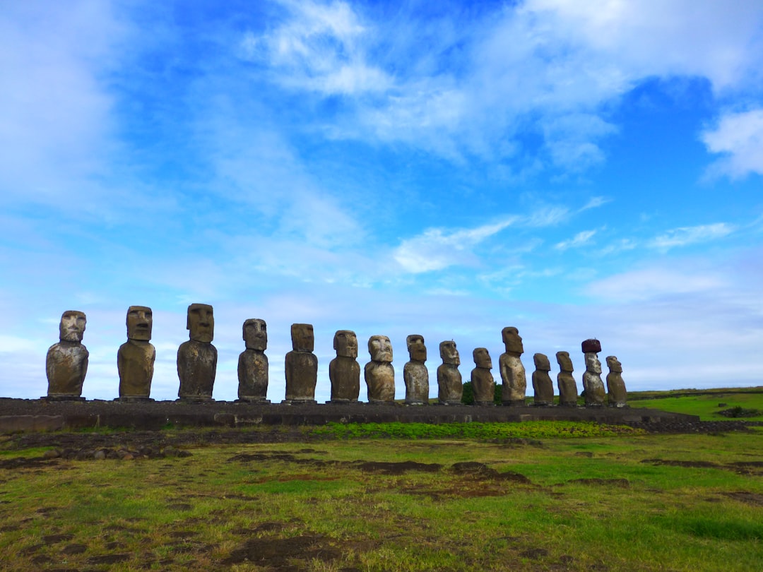 Ahu Tongariki: 15 moai all'alba sull'Isola di Pasqua — Isola di Pasqua