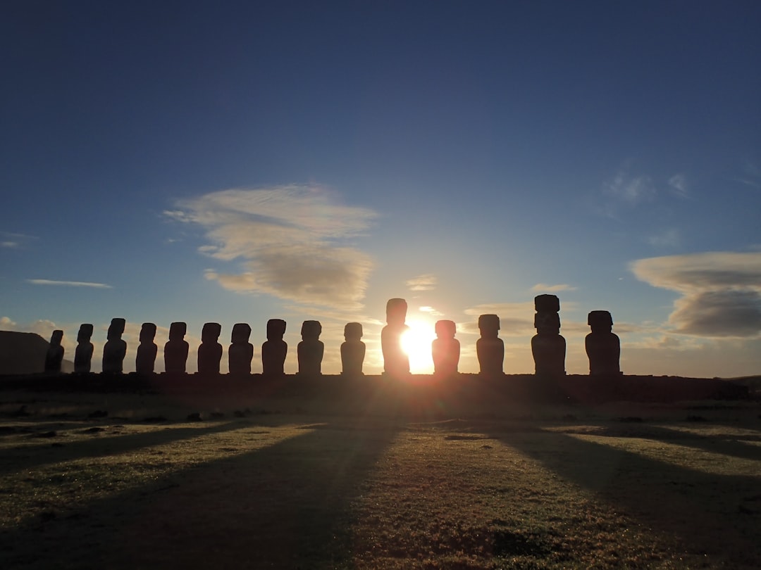 Ahu Tongariki : 15 moai au lever du soleil - Isola di Pasqua | Secret World Trip Planner