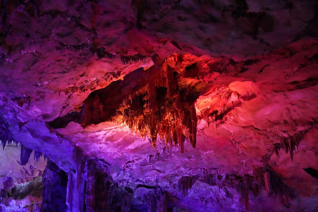 Grotte de Prométhée en Géorgie : merveille souterraine - 9JG2+P6R | Secret World Trip Planner