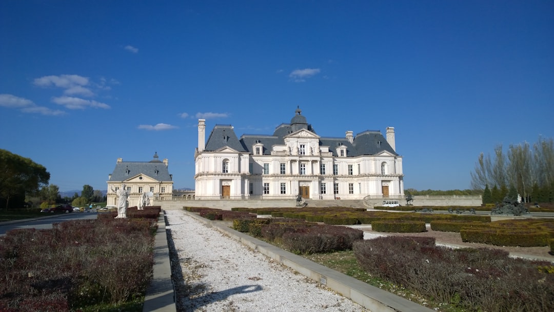 Weinmuseum Brotte: Weine und Terroir in Châteauneuf-du-Pape - Av. Saint-Pierre de Luxembourg | Secret World Trip Planner