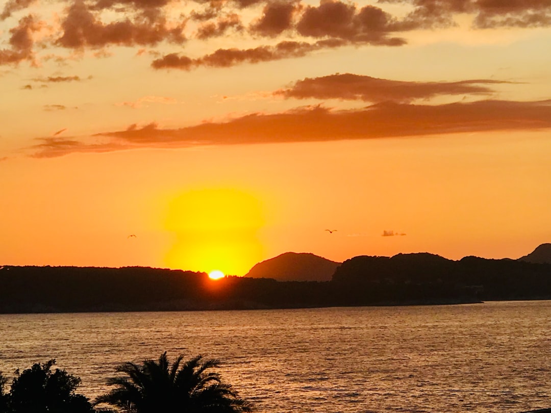 Oia à Santorin : le coucher de soleil sur la caldeira - Unnamed Road | Secret World Trip Planner