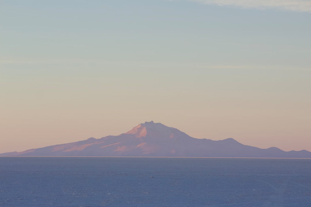 Salar de Uyuni au coucher du soleil : miroir du ciel bolivien - Bolivia South America | Secret World Trip Planner