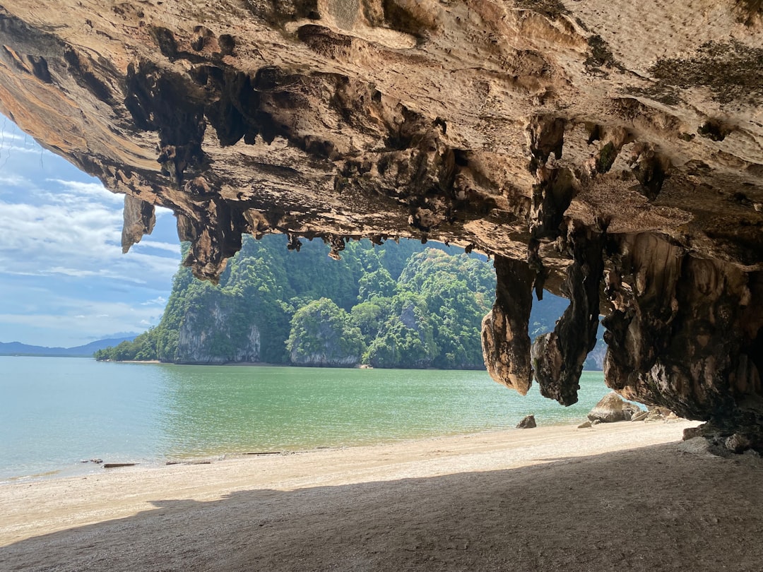 Entdecken Sie die Magie der Phra Nang Nai Cave in Thailand - Mueang Krabi District | Secret World Trip Planner