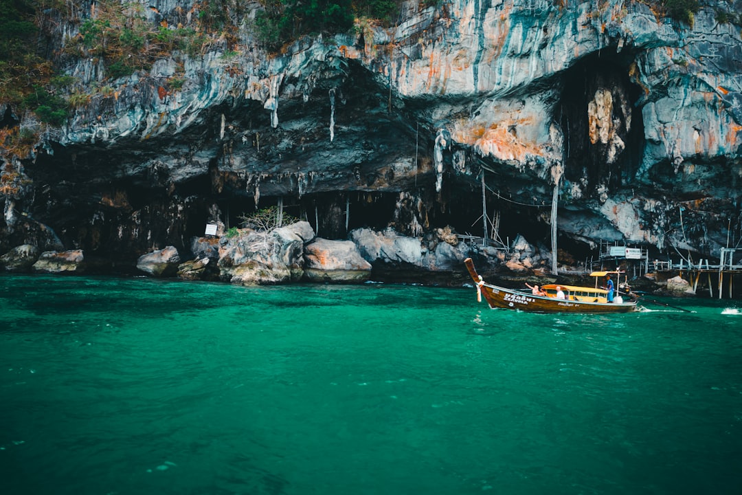 Entdecken Sie die Magie der Phra Nang Nai Cave in Thailand - Mueang Krabi District | Secret World Trip Planner