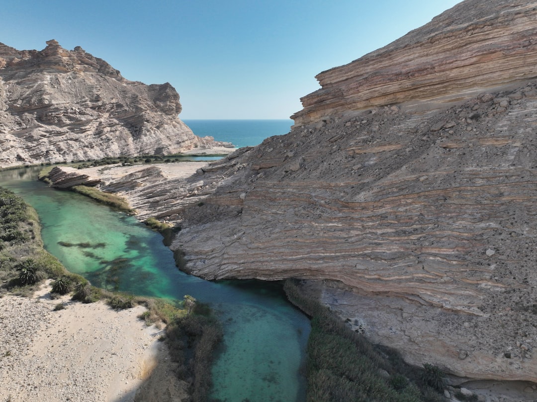 Découvrez Jabal Qarari : un joyau naturel d'Oman - Jalan Bani Buali | Secret World Trip Planner