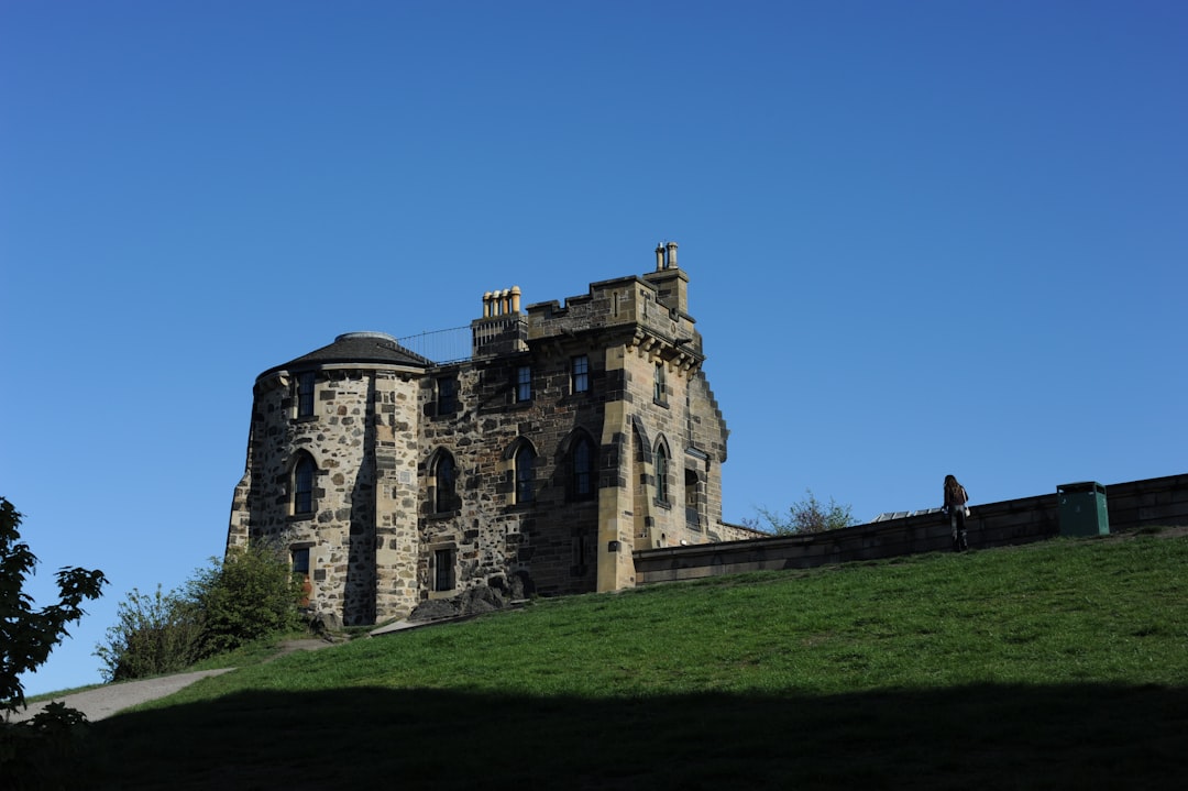 Chimney : Un voyage dans l'histoire des architectures écossaises — 6M8V+CJ Castle Douglas