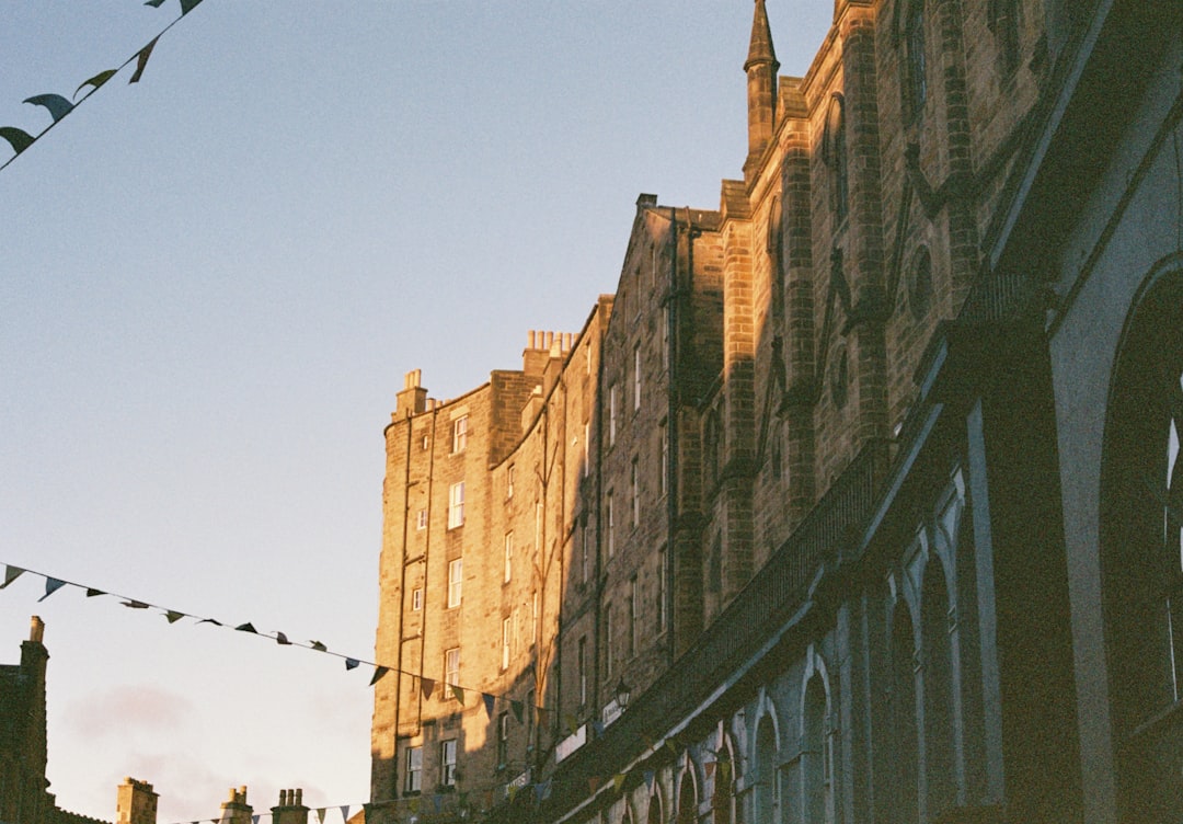 Chimney : Un voyage dans l'histoire des architectures écossaises - 6M8V+CJ Castle Douglas | Secret World Trip Planner