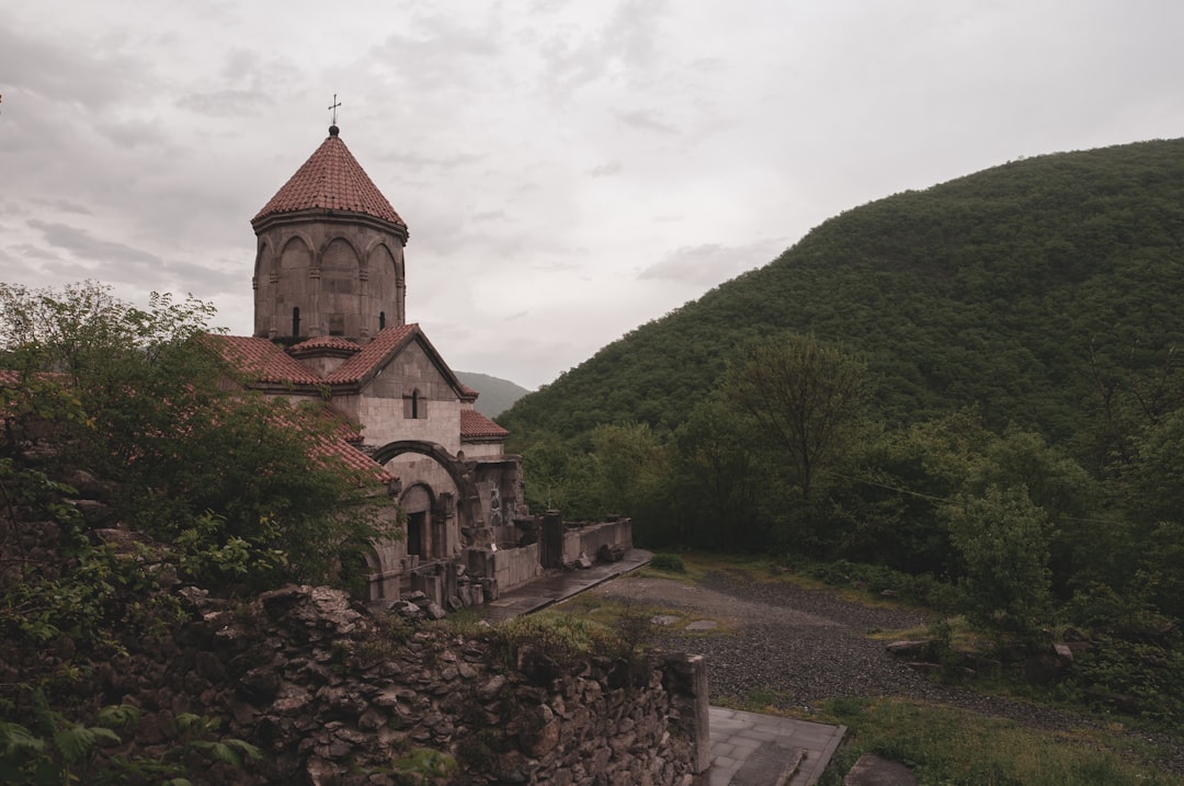Geghard-Kloster: Stein, Stille und Glauben in Armenien - 4RR9+74 | Secret World Trip Planner