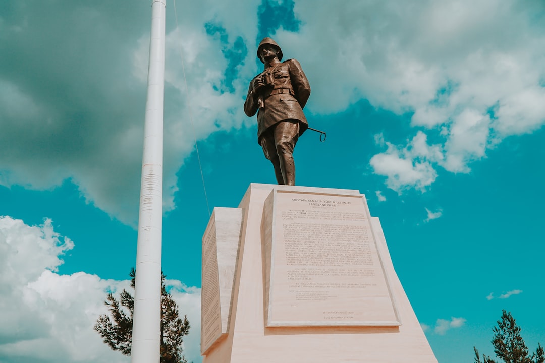 Che Guevara Statue in Santa Clara: Complete Guide — C26V+Q82