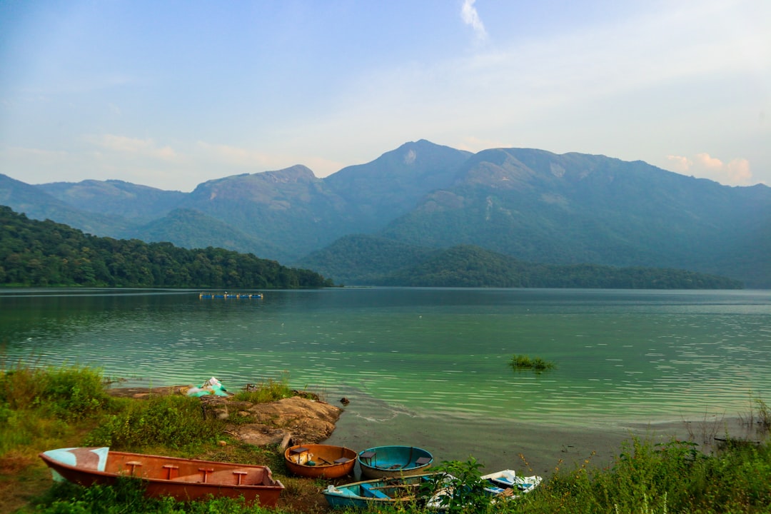 Phewa Lake, Pokhara: A Reflection of Annapurna - Lago Phewa | Secret World Trip Planner
