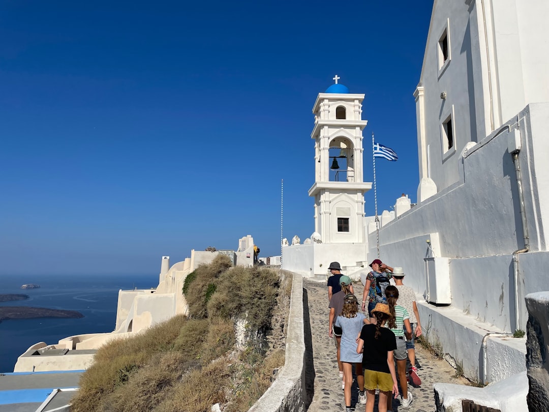 Le trekking de Fira à Oia : le sentier de la caldera - CCPF+X3 | Secret World Trip Planner