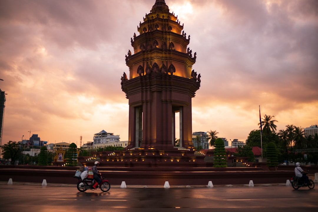 Monumento all'Indipendenza di Kep: Storia e Significato - Krong Kaeb | Secret World Trip Planner