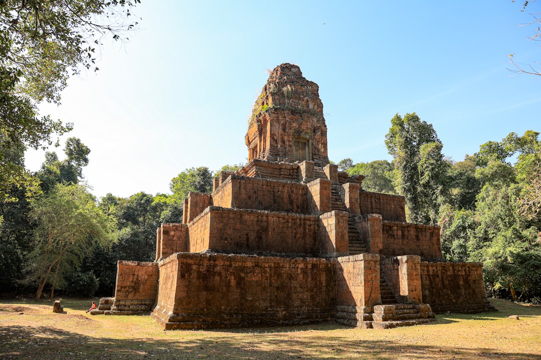 Monument à l'Indépendance de Kep : Histoire et Signification — Krong Kaeb