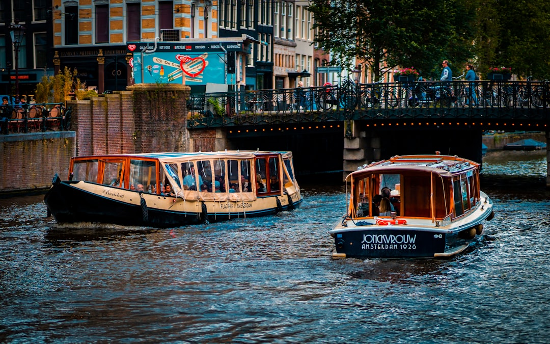 Secret World vs Wanderlog : le meilleur planificateur de voyage à Amsterdam 2026 - Amsterdam | Secret World Trip Planner