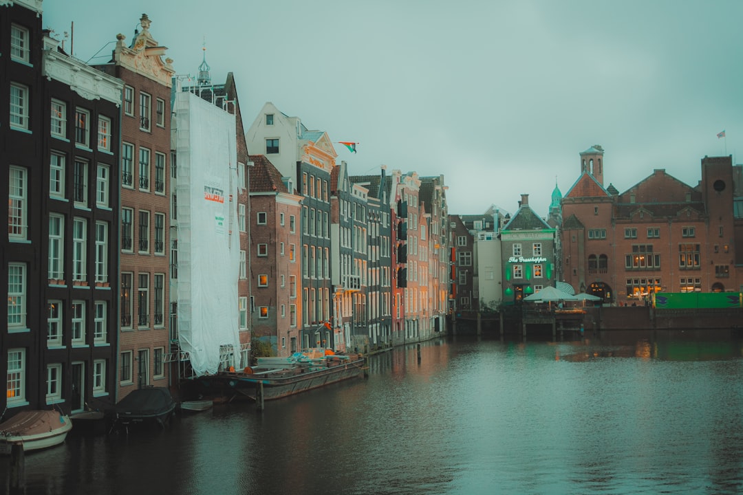 Secret World vs Wanderlog : le meilleur planificateur de voyage à Amsterdam 2026 - Amsterdam | Secret World Trip Planner