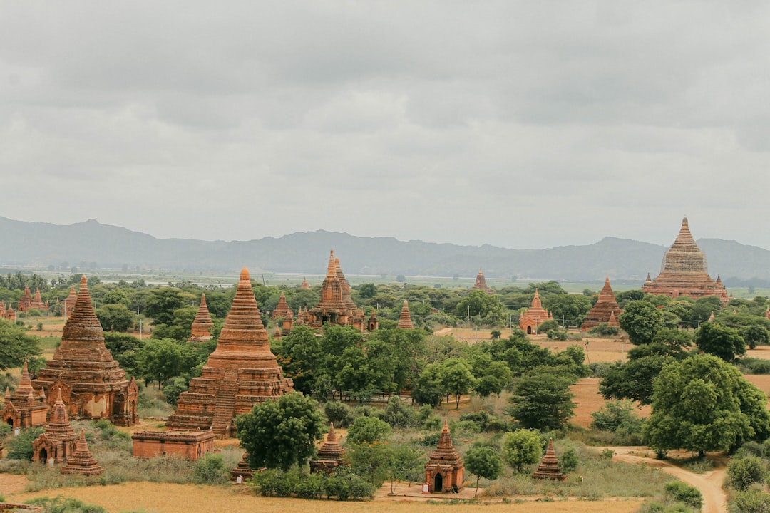 Bagan au crépuscule : temples et pagodes du Myanmar - 5V94+5F2 | Secret World Trip Planner