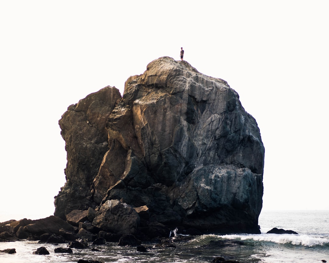 Te Hoho Rock : l'arche de pierre de Cathedral Cove - Hei Marine Reserve | Secret World Trip Planner