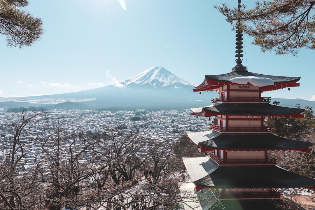 Pagode Chureito : l'architecture qui sublime le Fuji - Fujiyoshida | Secret World Trip Planner