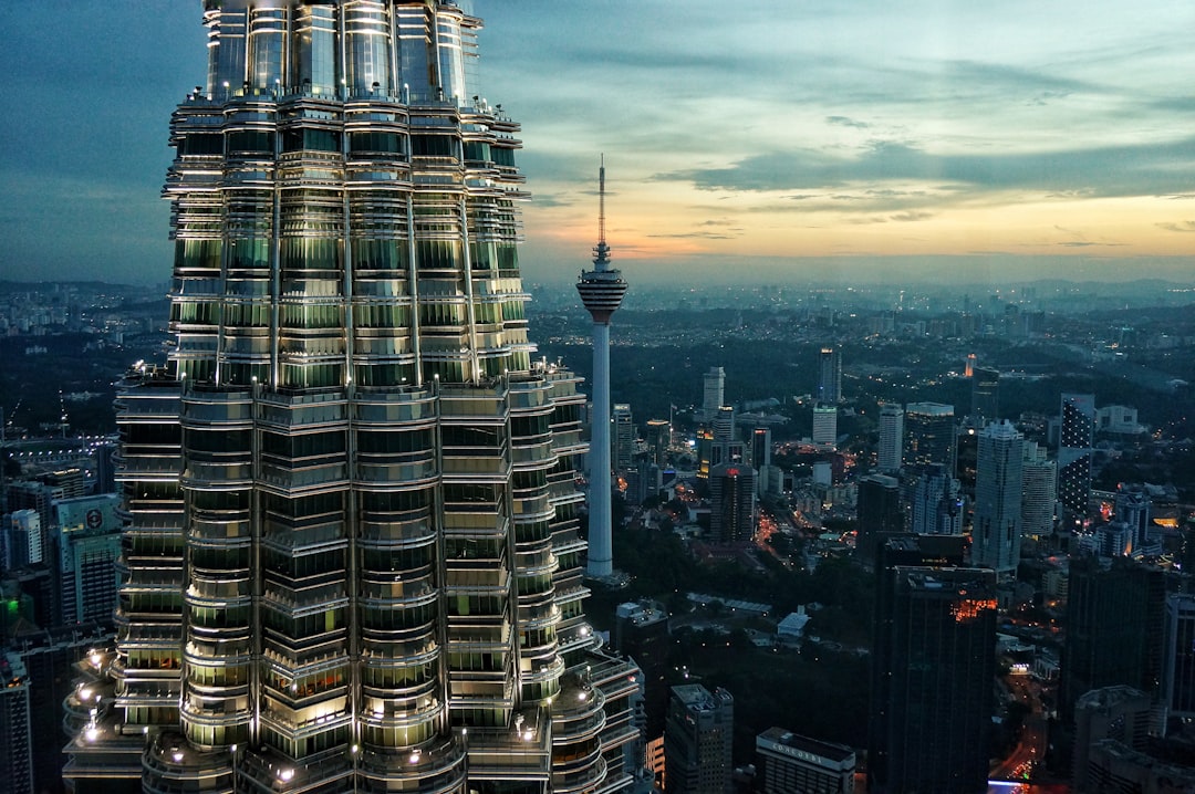 Torres Petronas : architecture et vertige à Kuala Lumpur - 50088 Kuala Lumpur | Secret World Trip Planner