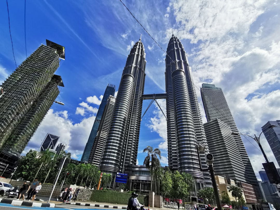 Torres Petronas : architecture et vertige à Kuala Lumpur - 50088 Kuala Lumpur | Secret World Trip Planner